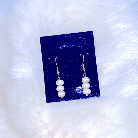 New *Authentic Triple Set of Freshwater Pearls 7mm x 5mm Dangle Gold Earrings - Picture 9 of 15